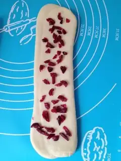 Make Hokkaido cranberry toast step 8