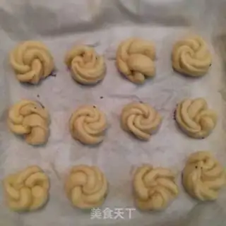 Make Fancy cream buns step 4