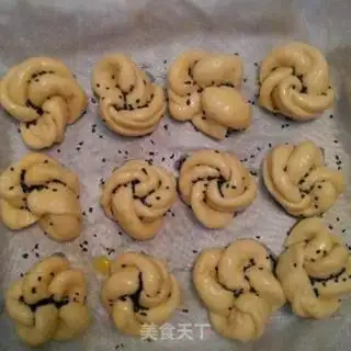 Make Fancy cream buns step 6