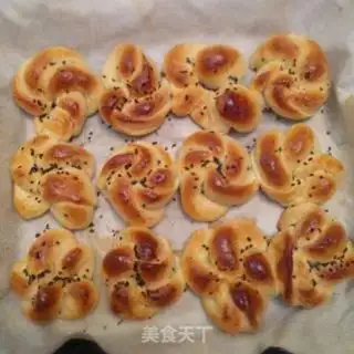 Make Fancy cream buns step 7