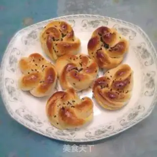 Make Fancy cream buns step 8