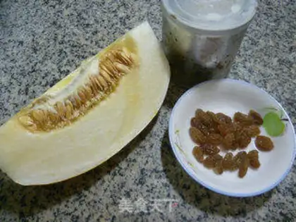 Make raisin milk melon step 0