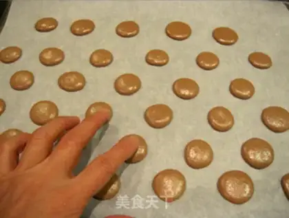 Make Chocolate Macalon step 10