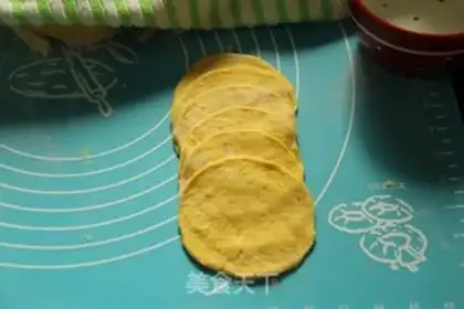Make Rose buns step 8