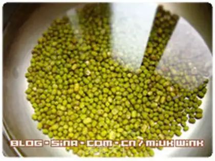 Make Rice green bean soup step 1