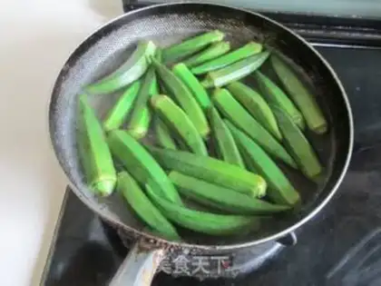 Make Autumn fried eggs step 1