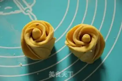 Make Rose buns step 13
