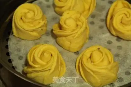 Make Rose buns step 15