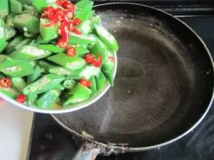 Make Autumn fried eggs step 5
