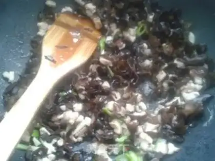 Make Black-muck mushroom noodles step 7