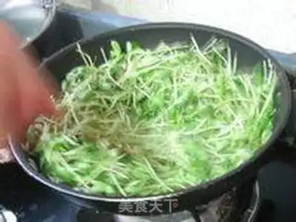Make Scrambled bean sprouts step 3