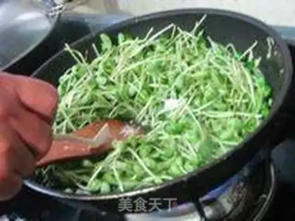 Make Scrambled bean sprouts step 4