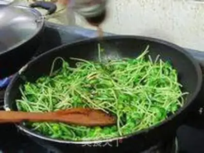 Make Scrambled bean sprouts step 5