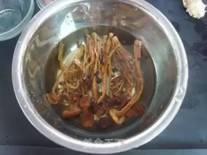 Make Tea mushroom chicken step 1