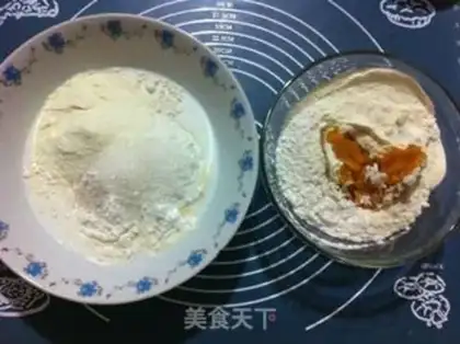 Make Milky pumpkin double-coloured buns step 1