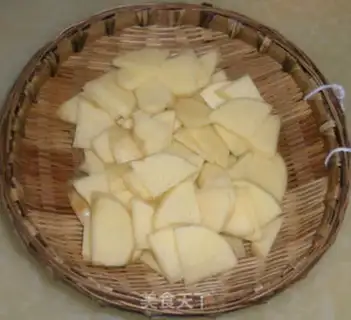 Make Dry pepper potato chips step 1