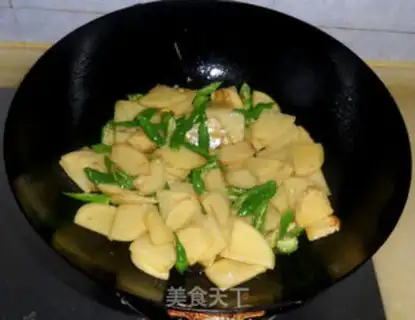 Make Dry pepper potato chips step 5