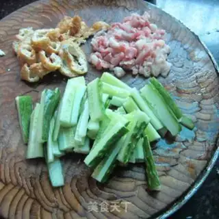 Make Pork oil tofu cucumber step 1