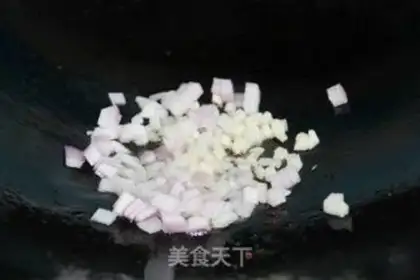 Make Black pepper and pork fried noodles step 5