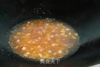 Make Black pepper and pork fried noodles step 7