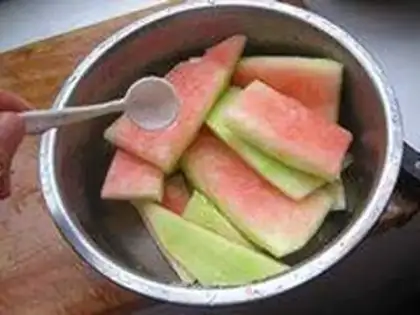 Make Scrambling watermelon step 1