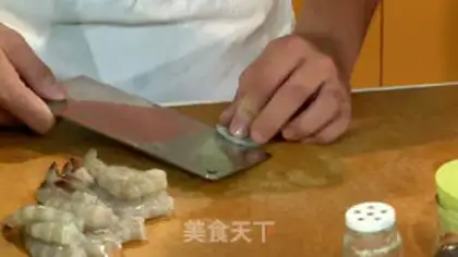 Make Shrimp ball from the pond step 0
