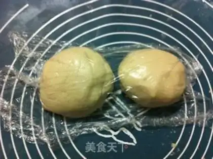 Make Squeeze meat mooncake step 6