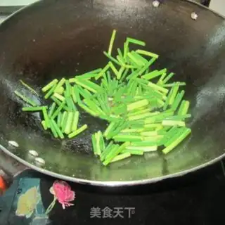 Make Pork garlic moss fried tofu step 3