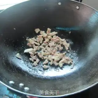 Make Pork garlic moss fried tofu step 4