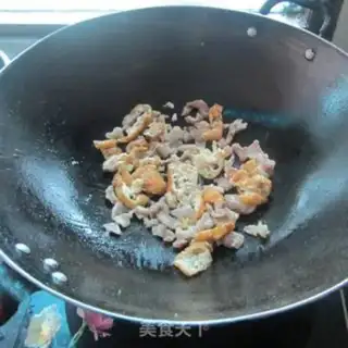 Make Pork garlic moss fried tofu step 5