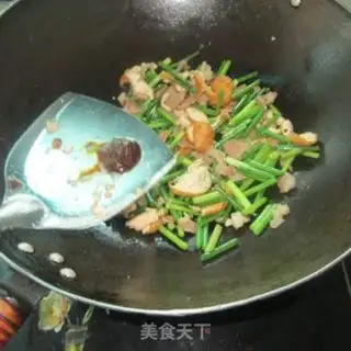 Make Pork garlic moss fried tofu step 8