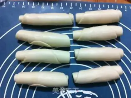 Make Squeeze meat mooncake step 13