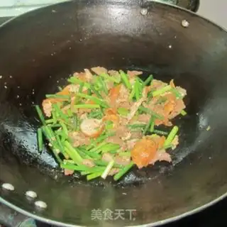 Make Pork garlic moss fried tofu step 9