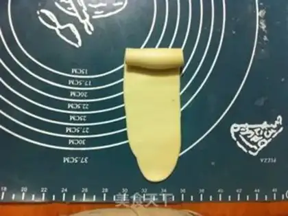 Make Squeeze meat mooncake step 16
