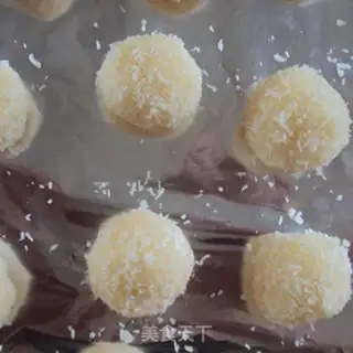 Make Protein coconut ball step 3