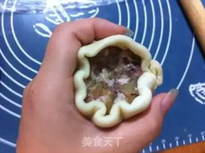 Make Squeeze meat mooncake step 20