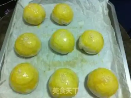 Make Squeeze meat mooncake step 23