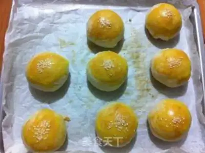 Make Squeeze meat mooncake step 24