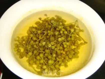Make Homemade green pepper oil step 7
