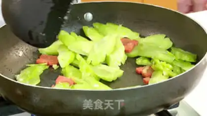 Make The beanfish fried the bitter melon step 1