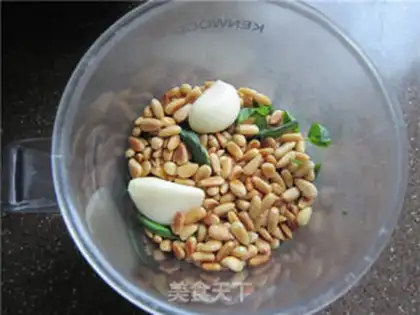 Make Crayfish salad noodles step 2