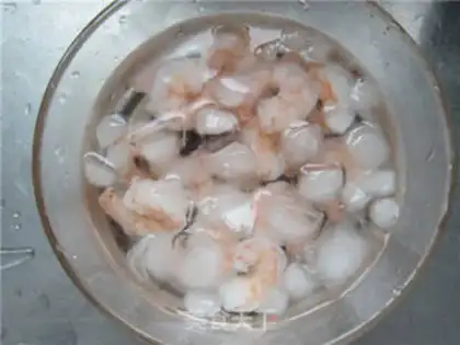 Make Crayfish salad noodles step 10