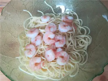 Make Crayfish salad noodles step 11