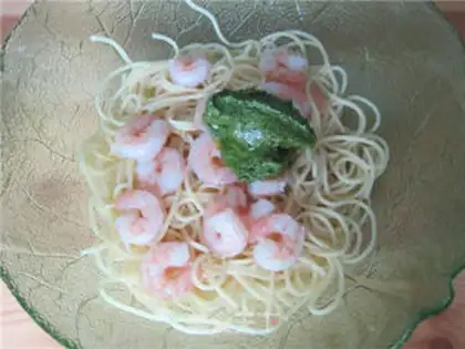 Make Crayfish salad noodles step 12