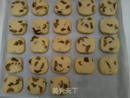 Make Red-tree cookies step 9