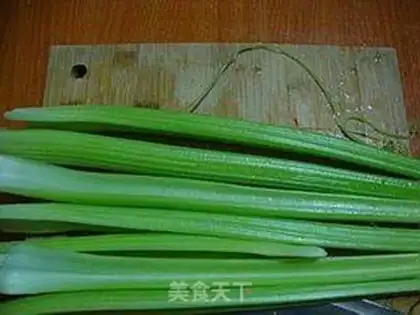 Make The cold peanuts, the celery step 1