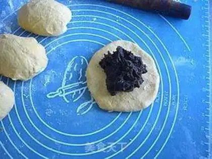 Make Pumpkin-tree-bread step 6