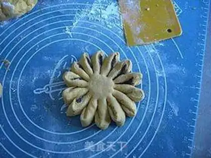 Make Pumpkin-tree-bread step 8
