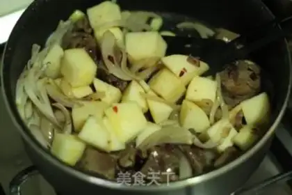 Make Black pepper apple beef step 15