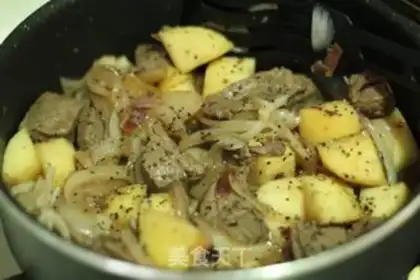 Make Black pepper apple beef step 16